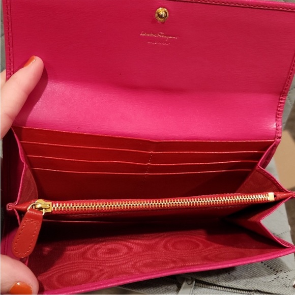 Authentic Salvatore Ferragamo Beautiful Pink large wallet - Picture 2 of 7